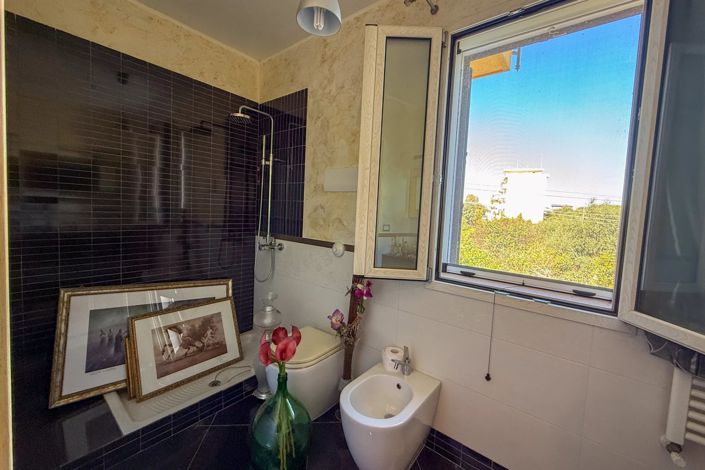 Image No.27-4 Bed House for sale