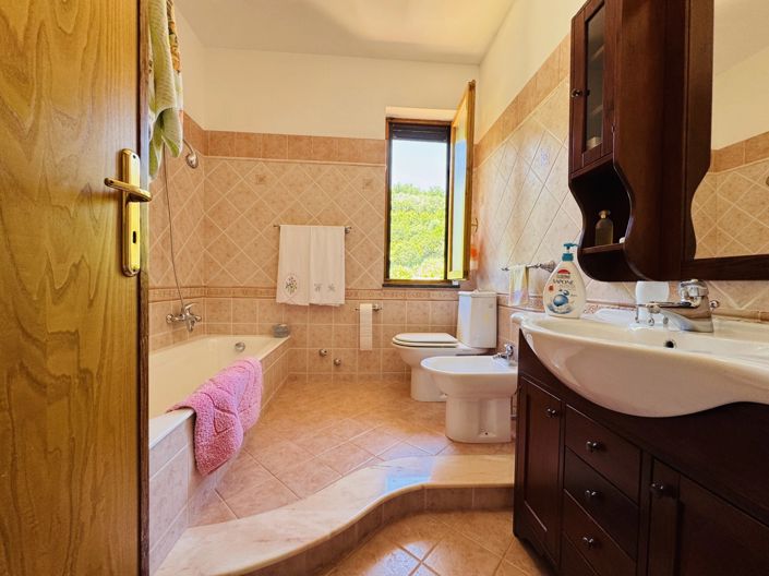 Image No.27-2 Bed Apartment for sale