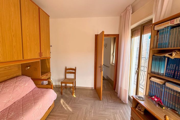 Image No.14-2 Bed House for sale