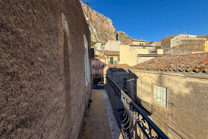 Image No.28-2 Bed House for sale
