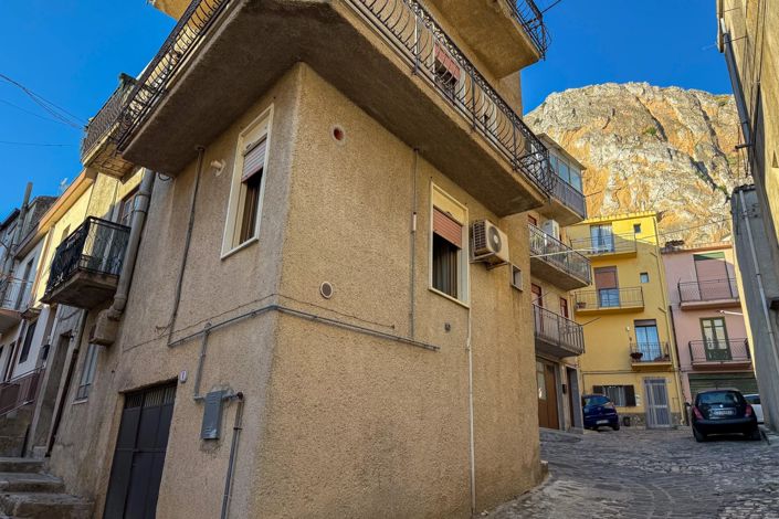 Image No.3-2 Bed House for sale