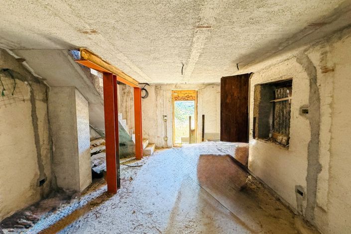 Image No.13-2 Bed House for sale