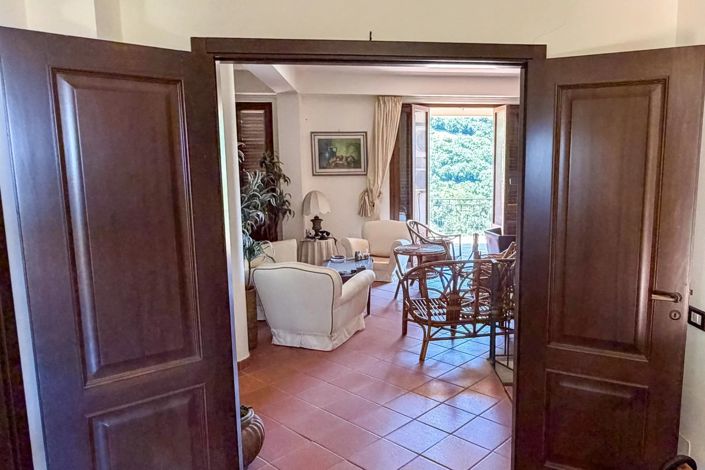 Image No.8-7 Bed Villa for sale