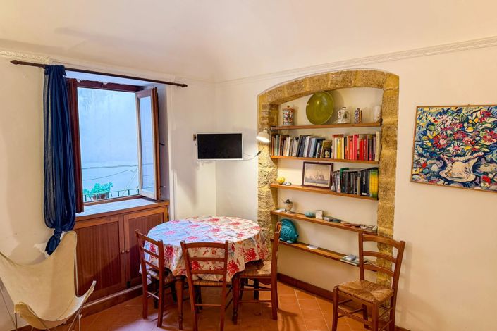 Image No.10-2 Bed Apartment for sale