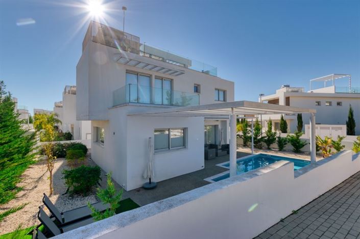 Image No.10-3 Bed Villa for sale
