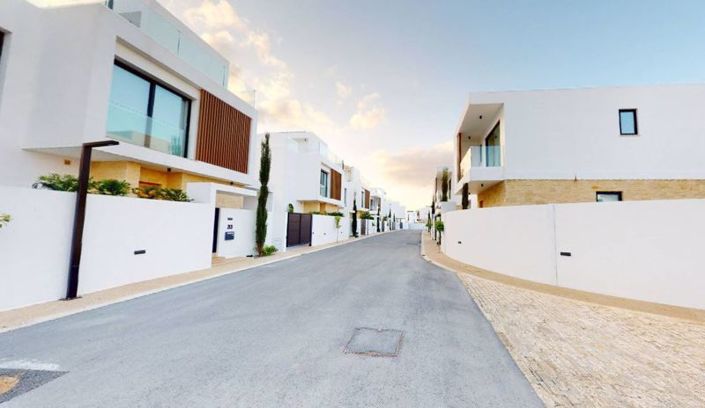Image No.28-5 Bed Villa for sale