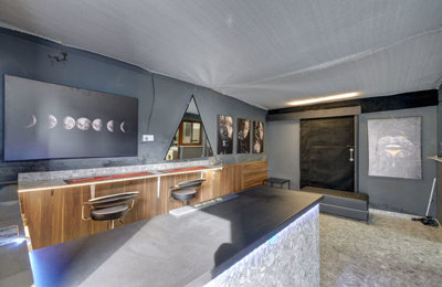 bar