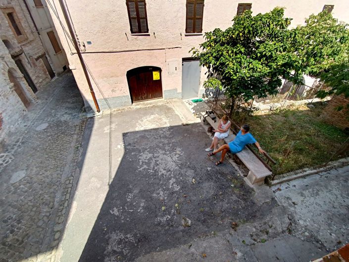Image No.19-4 Bed House for sale