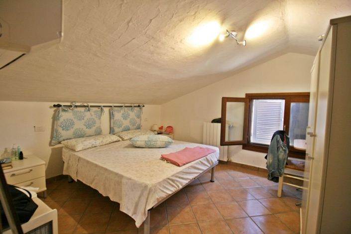 Image No.27-4 Bed House for sale