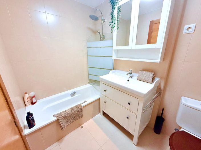 Image No.22-2 Bed Property for sale