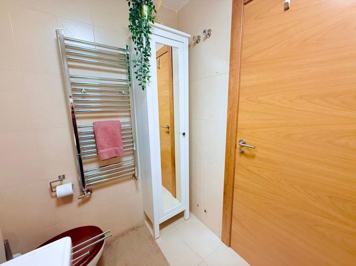 Image No.23-2 Bed Property for sale