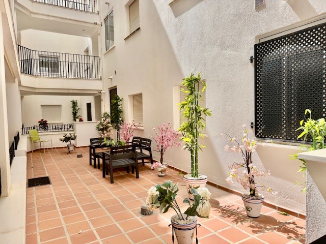 Image No.27-2 Bed Property for sale