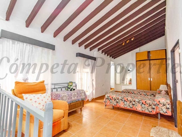 Image No.8-3 Bed Townhouse for sale