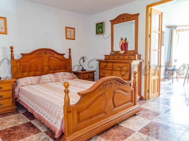 Image No.5-2 Bed Townhouse for sale
