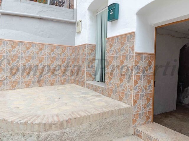 Image No.17-3 Bed Townhouse for sale