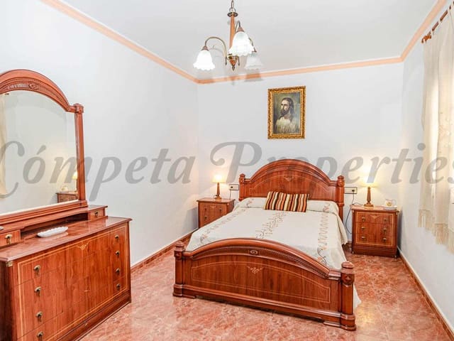 Image No.15-5 Bed Townhouse for sale