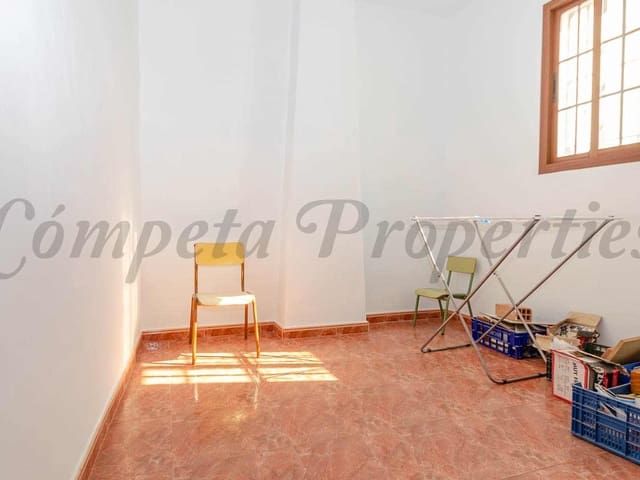 Image No.16-5 Bed Townhouse for sale