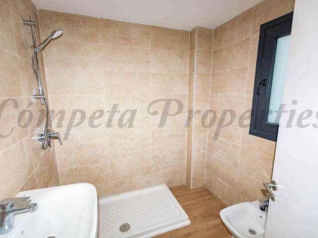 Image No.9-2 Bed Townhouse for sale