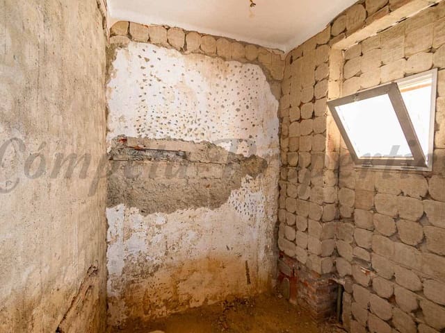 Image No.11-3 Bed Townhouse for sale