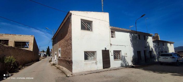 Image No.6-6 Bed Property for sale
