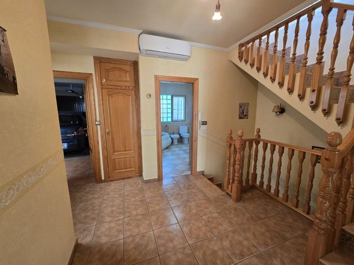 Image No.11-5 Bed Townhouse for sale