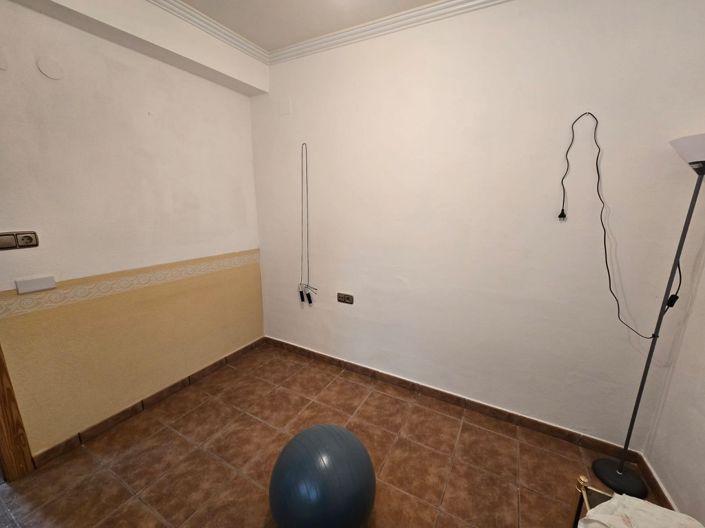 Image No.16-5 Bed Townhouse for sale