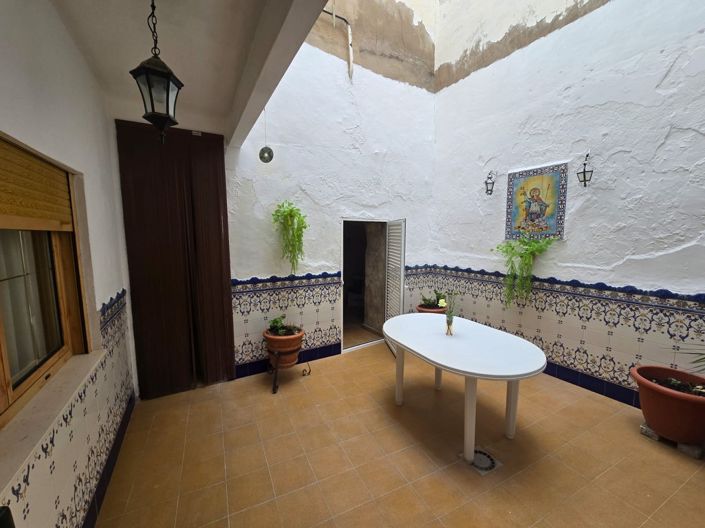 Image No.17-5 Bed Townhouse for sale