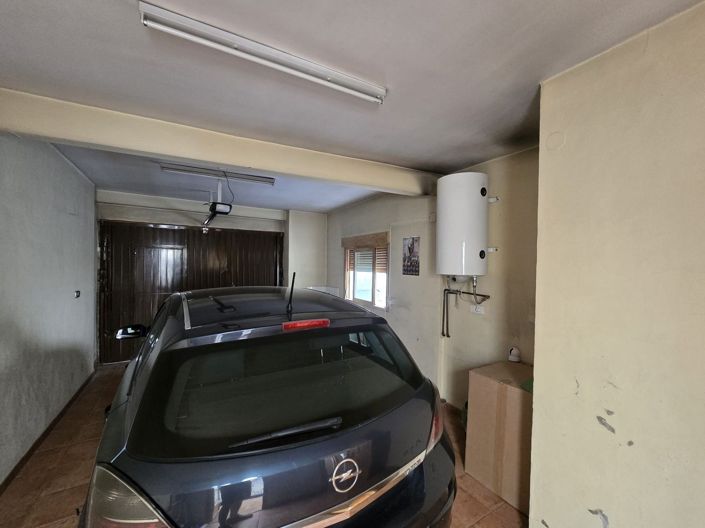 Image No.28-5 Bed Townhouse for sale