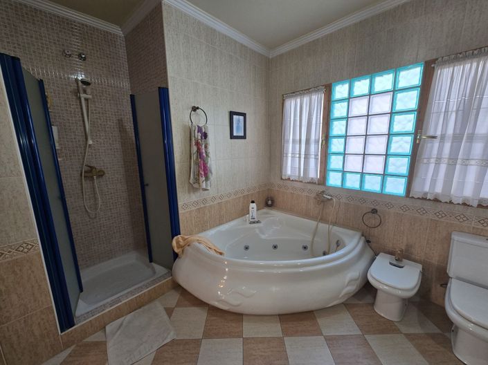 Image No.31-5 Bed Townhouse for sale
