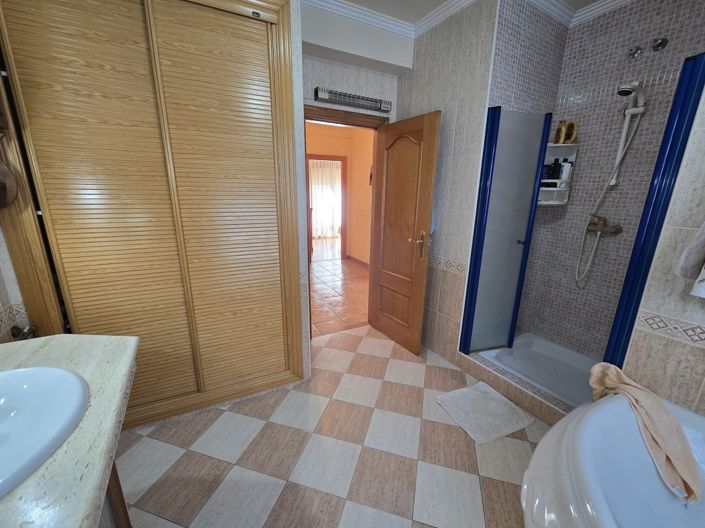 Image No.35-5 Bed Townhouse for sale