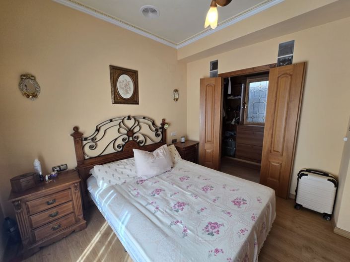 Image No.44-5 Bed Townhouse for sale