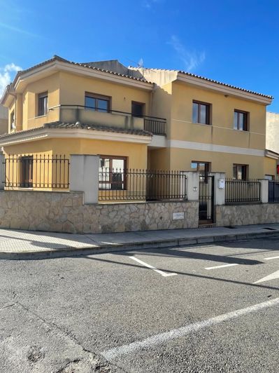 Image No.2-Maison de ville de 4 chambres à vendre à Pinoso