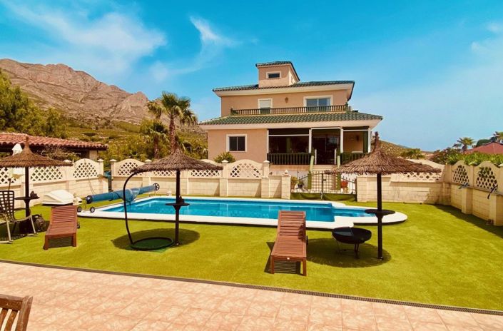 Image No.3-4 Bed Villa for sale