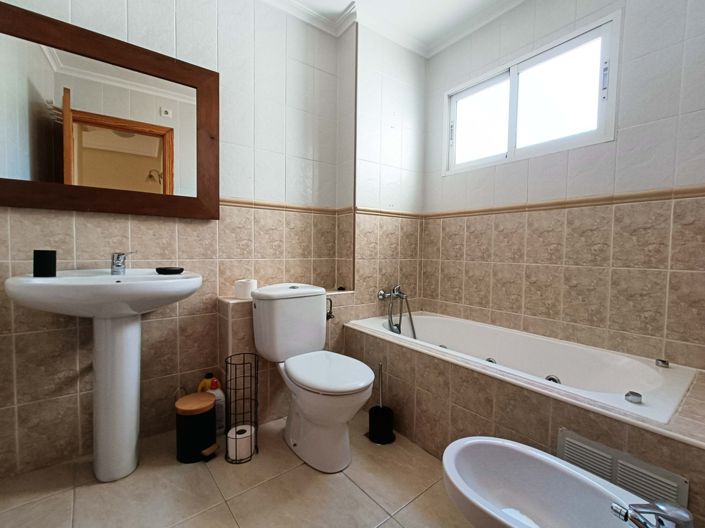 Image No.21-3 Bed Apartment for sale