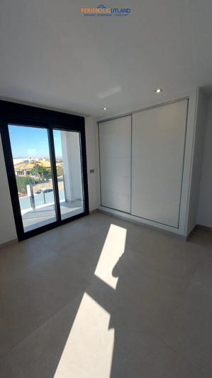 Image No.22-3 Bed Townhouse for sale