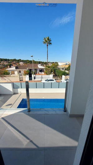 Image No.30-3 Bed Townhouse for sale