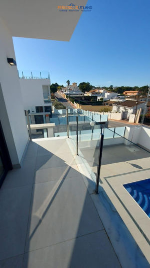 Image No.31-3 Bed Townhouse for sale