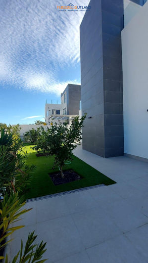 Image No.40-3 Bed Townhouse for sale