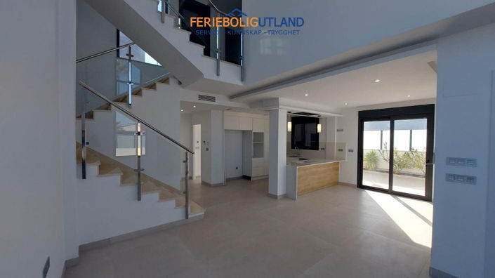 Image No.6-3 Bed Townhouse for sale