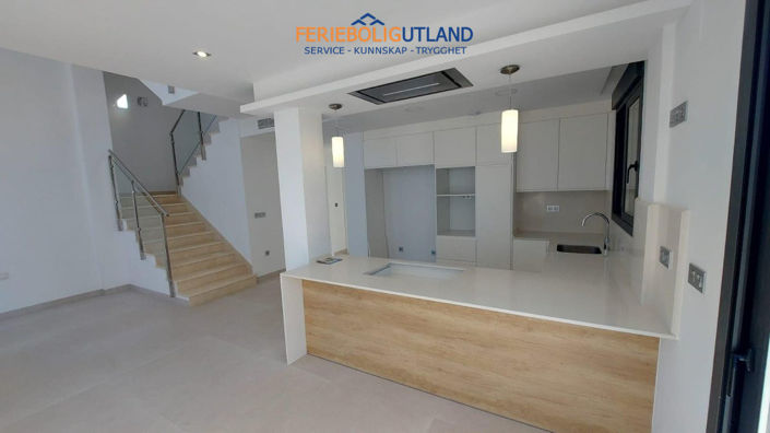 Image No.9-3 Bed Townhouse for sale