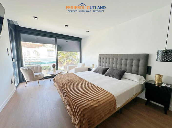 Image No.19-3 Bed Townhouse for sale