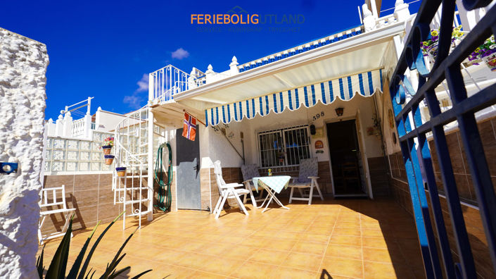 Southwest-Facing 2-Bedroom Bungalow with Spacious Garden and Roof Terrace in Torretas, Torrevieja