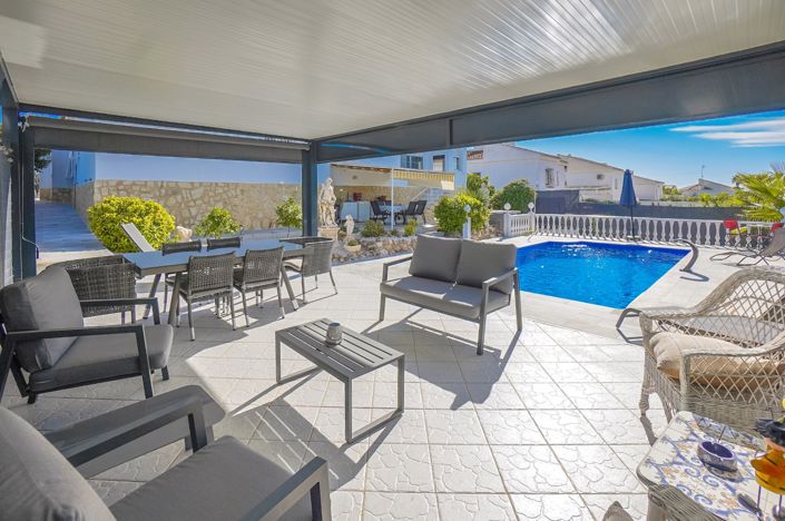 Image No.8-3 Bed Villa / Detached for sale