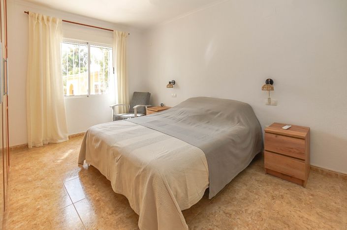 Image No.28-3 Bed Property for sale