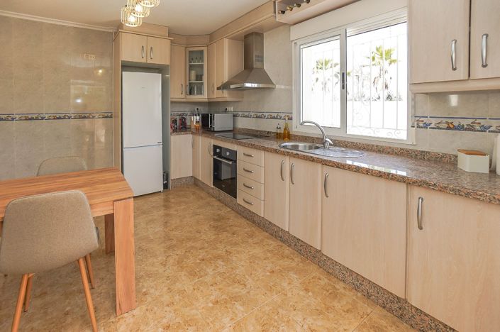 Image No.5-3 Bed Property for sale