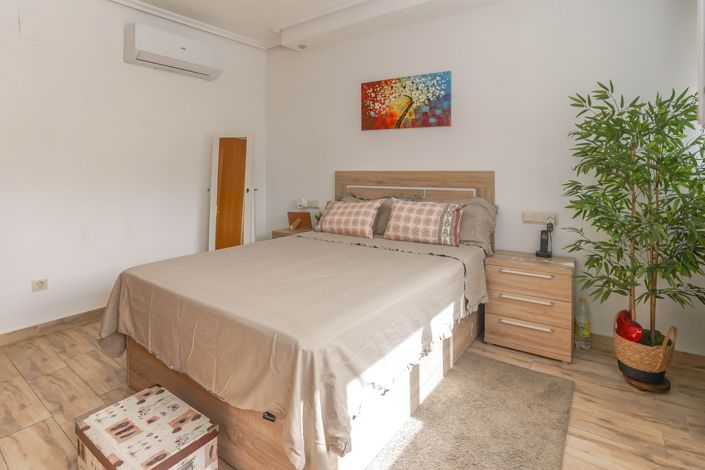 Image No.15-3 Bed Townhouse for sale