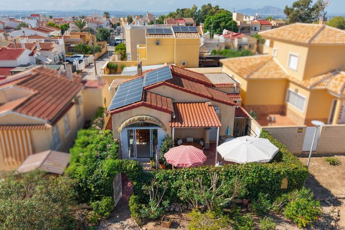 Detached in La Marina