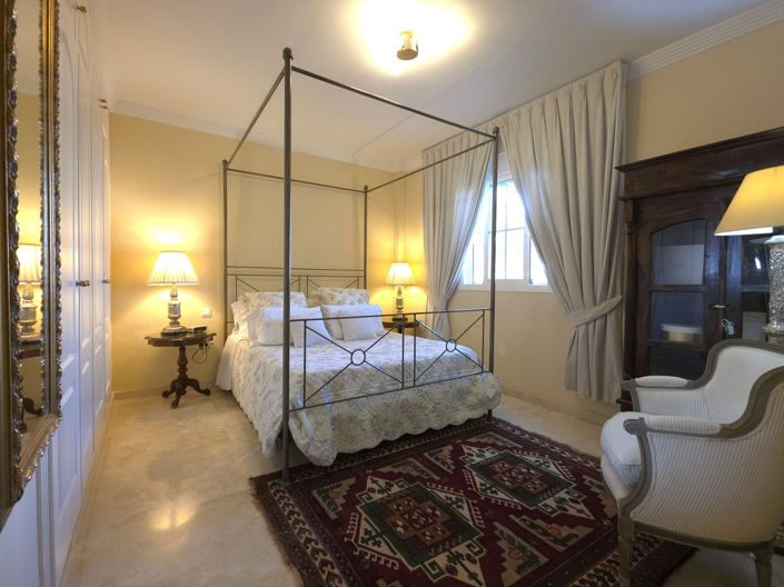 Image No.20-2 Bed Property for sale