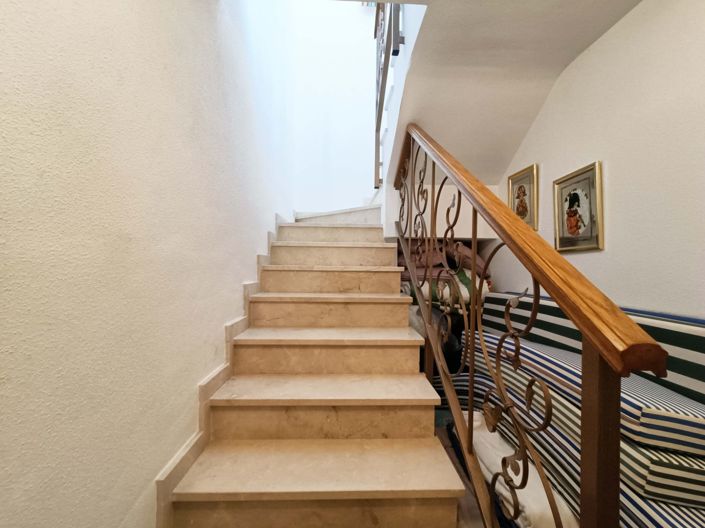 Image No.25-5 Bed Country House for sale