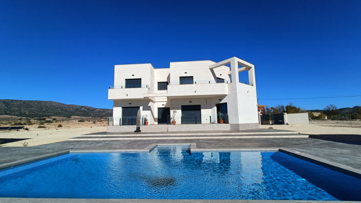 Image No.2-6 Bed Country House for sale
